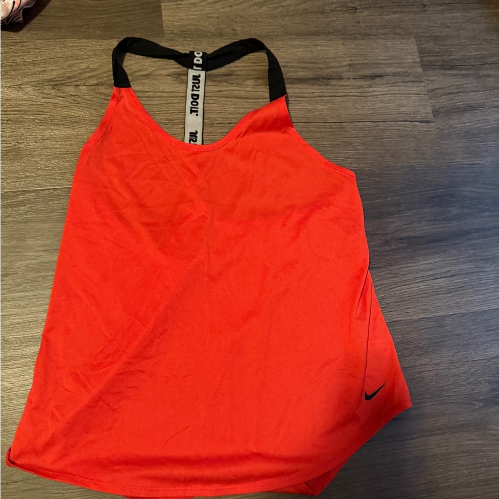 Nike workout top size medium